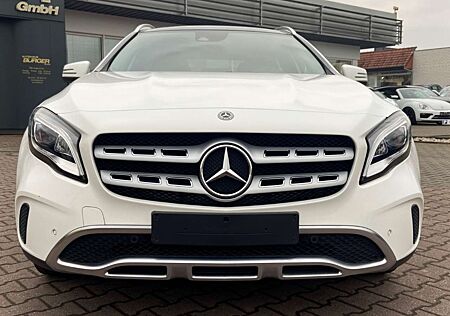 Mercedes-Benz GLA 180 AHK El. Panodach Navi Leder SHZ LED Ambientebeleuc