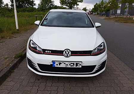 VW Golf GTI Volkswagen BlueMotion Technology DSG