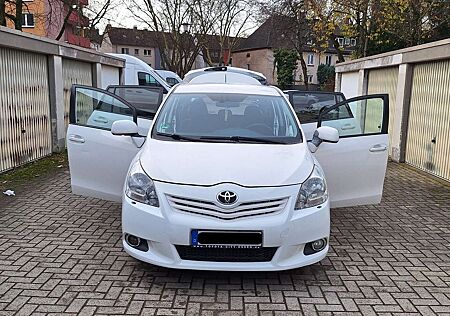 Toyota Corolla Verso 2.2 D-CAT DPF Executive