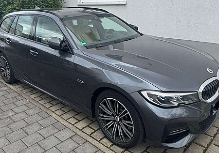 BMW 330e 330 Touring Aut.Sport Line