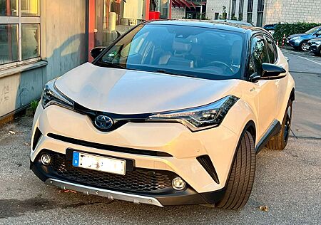 Toyota C-HR Hybrid Style Selection