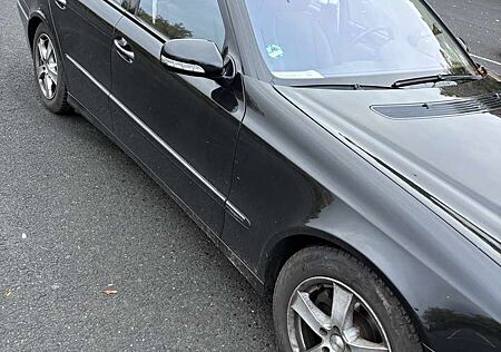 Mercedes-Benz E 200 gebraucht kaufen Mercedes-Benz E 200 Kompressor Automatik Avantgarde