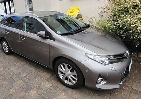 Toyota Auris 1.6 Valvematic Multidrive S Touring Sports E