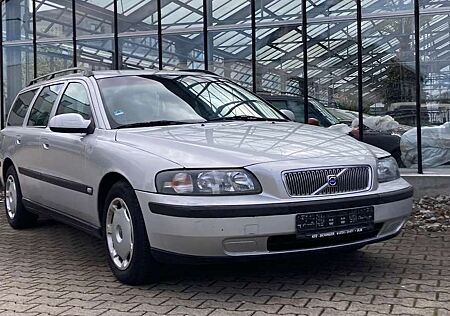 Volvo V70 Kombi 2.4 Klima Sommerreifen + Winterreifen