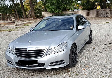 Mercedes-Benz E 220 CDI DPF BlueEFFICIENCY 7G-TRONIC Avantgarde