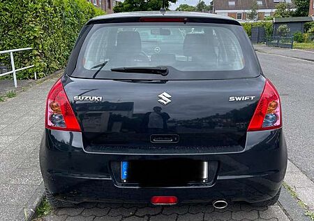 Suzuki Swift 1.3 Black and White