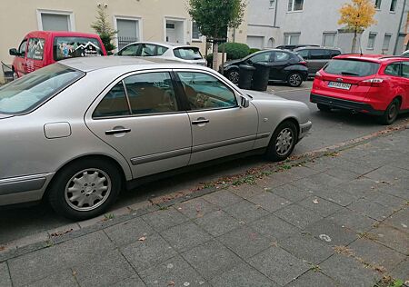 Mercedes-Benz E 240 Elegance