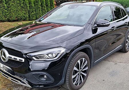 Mercedes-Benz GLA 200 Progressive LED AHK Kamera