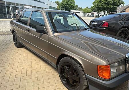 Mercedes-Benz 190 E 2,3