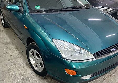 Ford Focus Turnier Ghia,Klima,Alufelgen,AHK,Tüv Neu