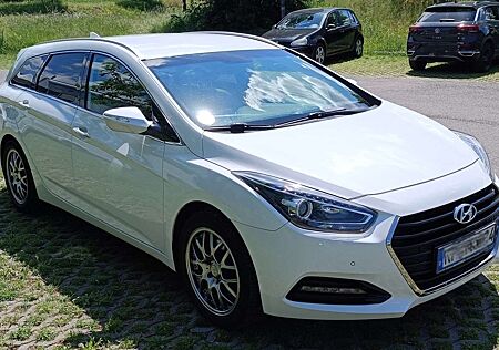 Hyundai i40 Kombi blue 1.7 CRDi DCT Style