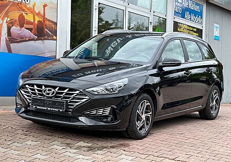 Hyundai i30 cw *Automatic*SitzHz*NAVI*AppleCar*