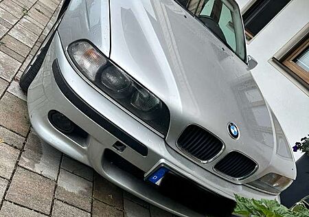 BMW 528i 528