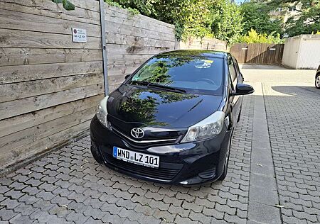 Toyota Yaris 1.33-I-Dual-VVT-i Edition 2014