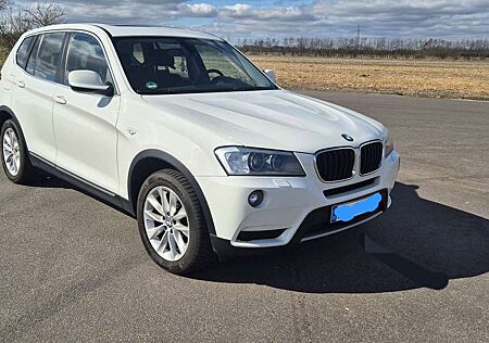 BMW X3 xDrive 20 d AHK Panorama Ganzjahresreifen