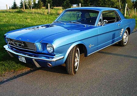 Ford Mustang Hardtop Coupe 6Zylinder