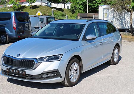 Skoda Octavia Combi TDi CarPlay Navi LED Sitzheiz AHK