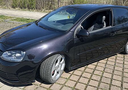 VW Golf GTI Volkswagen Golf 2.0 GTI Pirelli