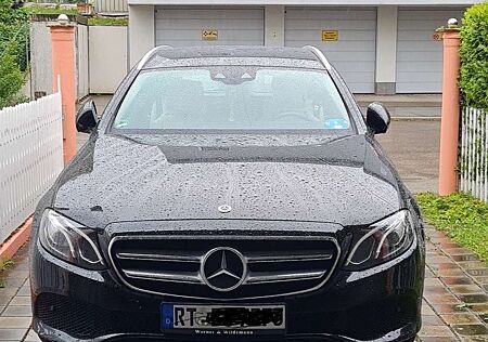 Mercedes-Benz E 220 d T 9G-TRONIC