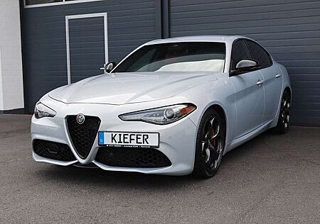 Alfa Romeo Giulia 2.0 Ti Sport/LED/ABSTANDSTEMP/TTW/SHZ/R19