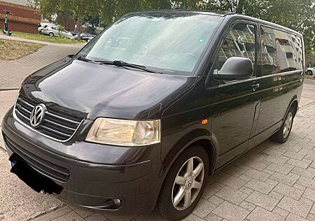 VW T5 Multivan Volkswagen Shuttle