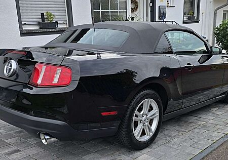 Ford Mustang Cabrio V6- TÜV neu- Unfallfrei /Carfax
