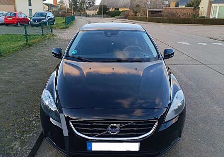 Volvo V40 T2