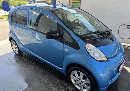 Peugeot iOn Neu Tüv und 8 Fach bereifft