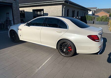 Mercedes-Benz E 63 AMG E-Klasse S 4Matic Speedshift 9G-MCT