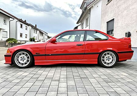 BMW M3 Coupe BRD Schalter H-Kennzeichen Mugellorot Rain