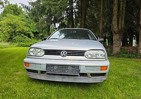 VW Golf Volkswagen 1.6 Europe 75 PS TÜV 09.2026 Rentner 8Fach