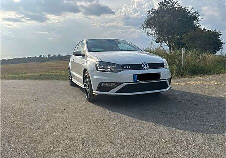 VW Polo GTI Volkswagen 1.8 TSI DSG (Blue Motion Technology)