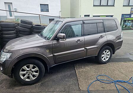 Mitsubishi Pajero 3.2 DI-D Invite (5-trg.)