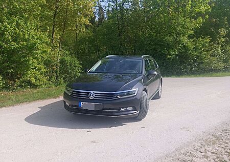 VW Passat Variant Volkswagen Highline 4x4 Standheizung ACC, AHK, Blendf. FL