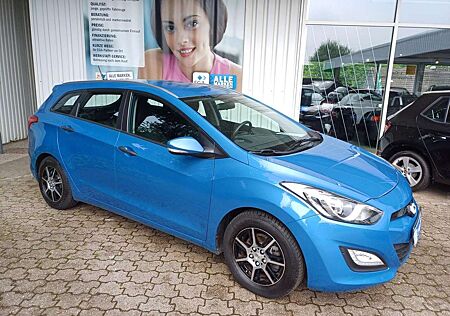 Hyundai i30 1.4 CW CLASSIC KLIMA KAMERA PDC NAVI ALU ZVFB