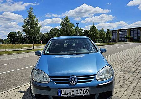 VW Golf Volkswagen 5 /TÜV Neu/8-Fach bereift