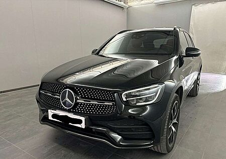 Mercedes-Benz GLC 300 e 4Matic**AMG-Sportpaket**