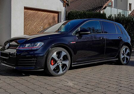 VW Golf GTI Volkswagen BlueMotion Technology DSG