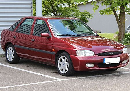 Ford Escort gebraucht kaufen Ford Escort 16V Classic