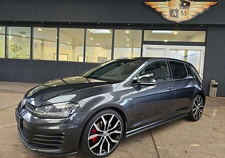 VW Golf Volkswagen VII Lim. 2.0 GTD DSG DYN-AUDIO/ACC/NAVI/USB
