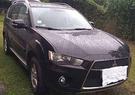 Mitsubishi Outlander 2.0 2WD CVT Invite