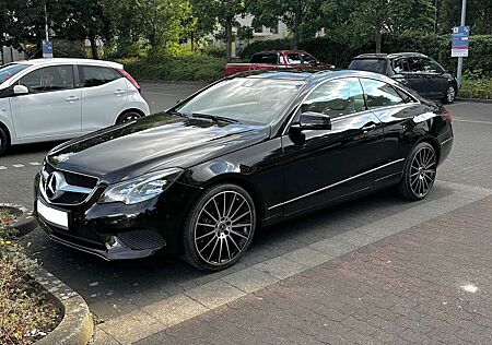 Mercedes-Benz E 250 Autom. - Panorama - Harman K. - Sportpaket - Spurh