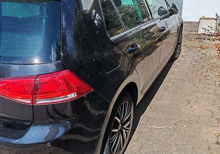VW Golf Volkswagen 1.6 TDI BlueMotion Technology Allstar
