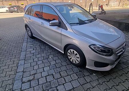 Mercedes-Benz B 180 Navi,SitzHeizung,Bergfahrasistent,el.Fenster