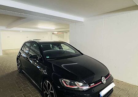 VW Golf GTI Volkswagen