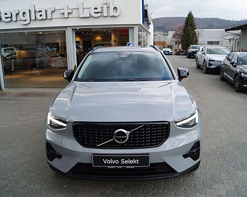 Volvo XC40 B3 Benzin 2WD Plus Dark DKG/Leder/AHK/Pixel