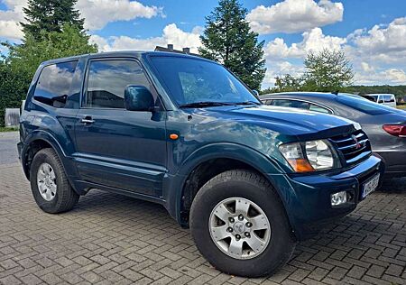 Mitsubishi Pajero 3.2 Diesel 121 KW V60 AHK Standh Allrad