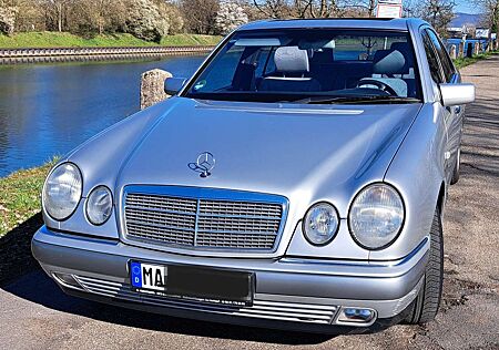 Mercedes-Benz E 230 Elegance
