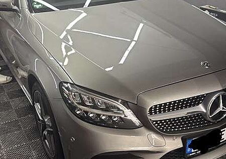 Mercedes-Benz C 200 Zweiter Hand Das auto ist Reparierten unfallschade