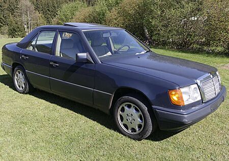 Mercedes-Benz 200 D